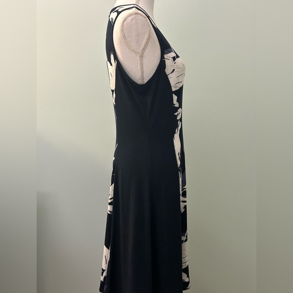 Banana Republic Blue and White Floral Sleeveless Dress - Picture 8 of 12